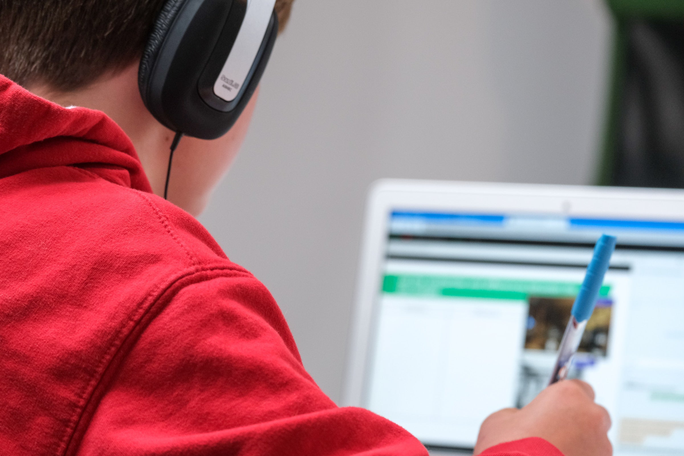 Lifelong Learning: Why Continuous Education is Key to Professional Development