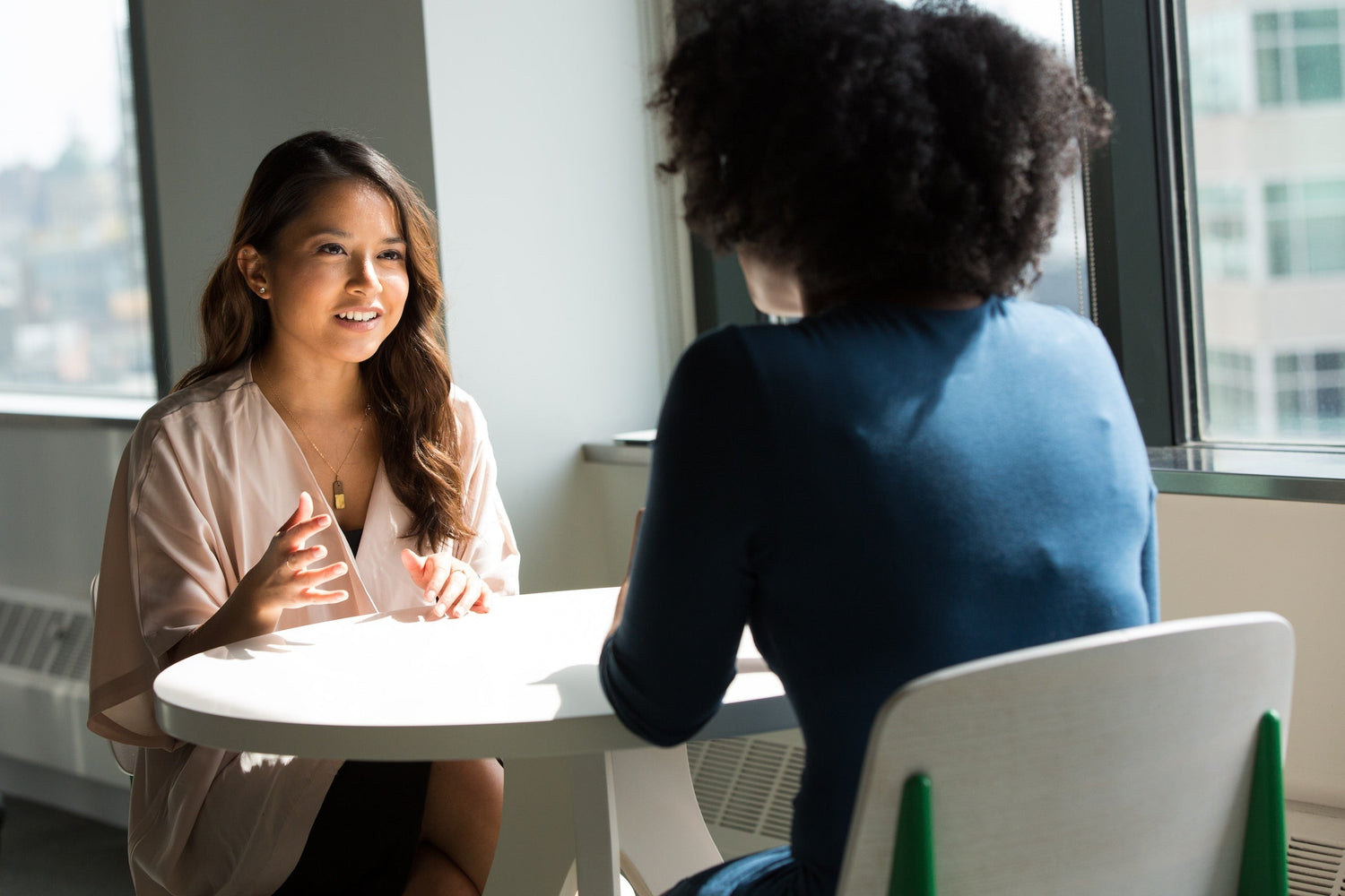 5 Body Language Tips for More Workplace Confidence